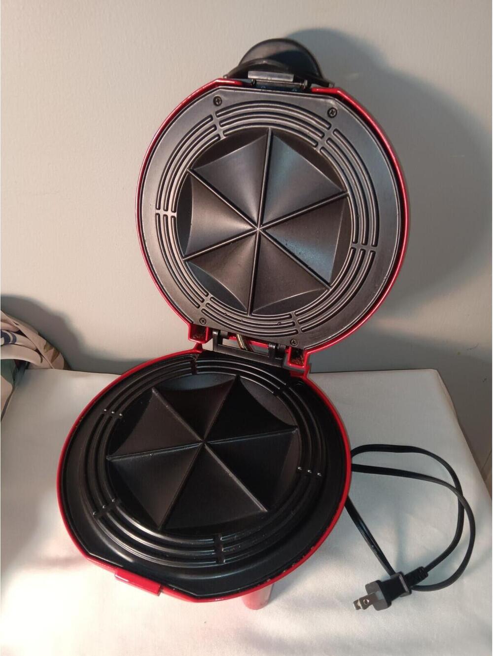 Hamilton Beach Quesadilla Maker Red 25409 Used Once ST25 Series A3171DX